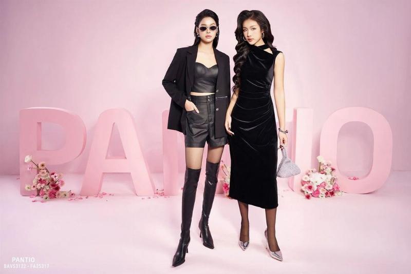 Một cô gái diện phong cách đi đám cưới phá cách với jumpsuit màu sắc nổi bật, thể hiện cá tính riêng.